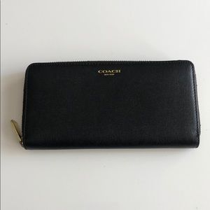Coach Continental Zip Around wallet